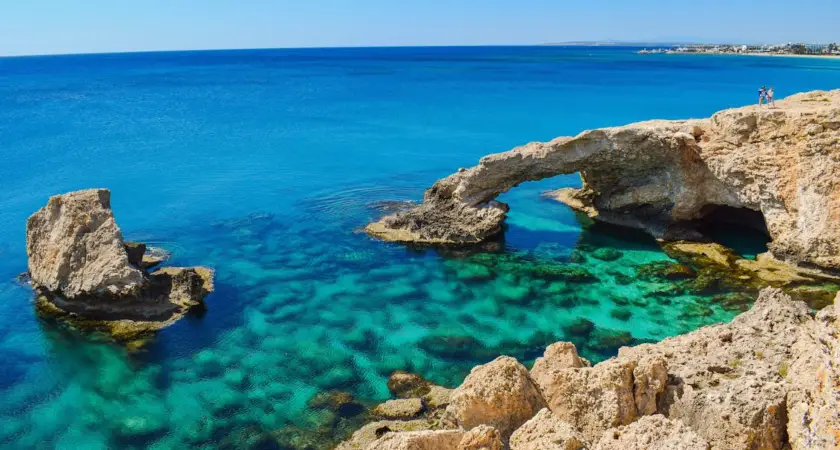 skalnaté pobřeží rocky shore