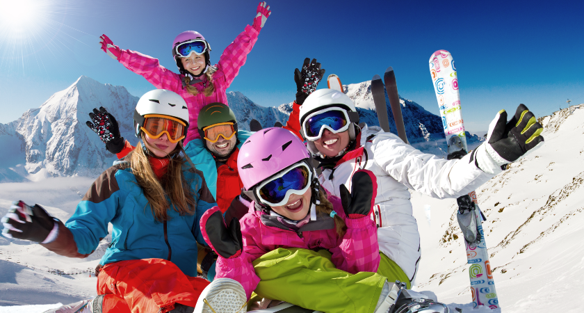 rodina lyžuje family skiing