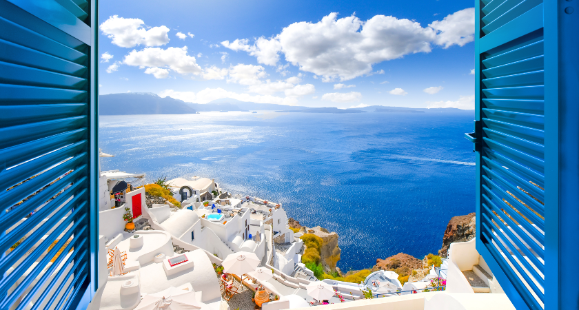Santorini Výhled z okna na Santorinihttps://www.ervpojistovna.cz/cs/nejkrasnejsi-ostrovy-ve-stredozemnim-mori